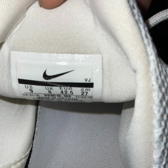 COPY - Men Nike Presto Fly Triple White Size (9) U.S - Picture 2 of 6